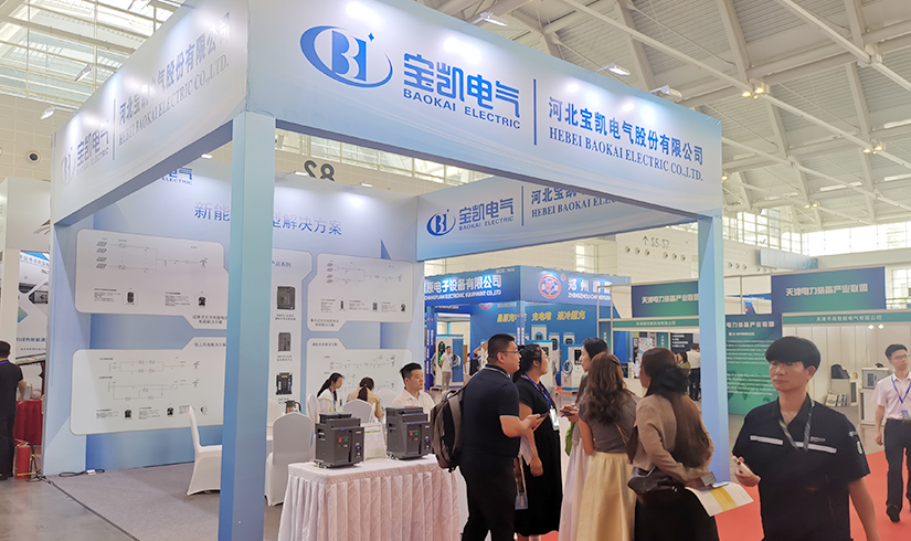 暴击行业天花板！壹号娱乐-com电气硬核技术亮相天津清洁能源展，引央视记者及能源产业巨头现场“挖宝”